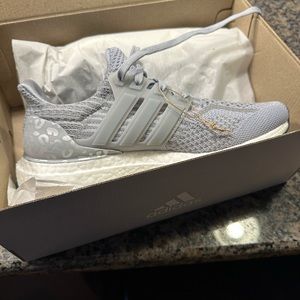 Woman’s Adidas Ultraboost 5.0 DNA